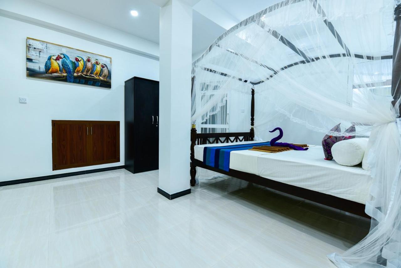 Peacock Beach Hotel Unawatuna Exterior foto